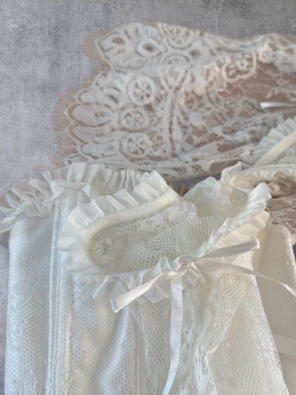 Vintage White Lace Corset Top - Picture 2 of 4